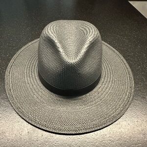 Janessa Leone Black Hat Size L